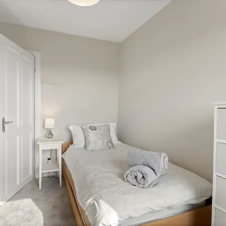 Mourneen Cottage, * Cleggan