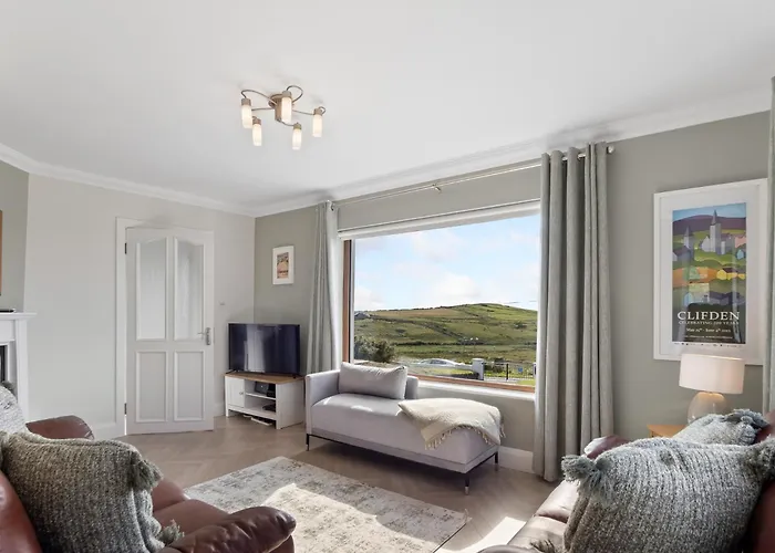 Mourneen Cottage, * Cleggan