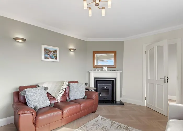 Mourneen Cottage, * Cleggan