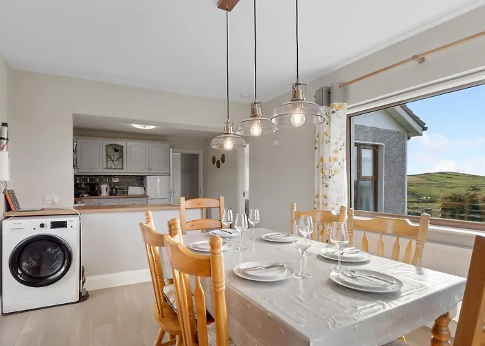 Mourneen Cottage, * Cleggan