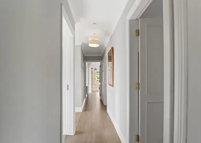 Mourneen Cottage, Cleggan