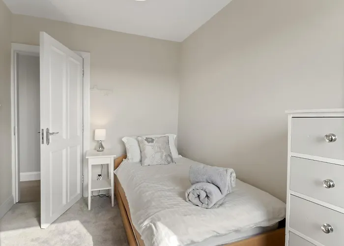 Mourneen Cottage, * Cleggan